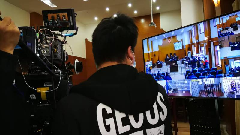 AI生成VS人工创意——梅江区广告片拍摄公司的技术浪漫主义实践